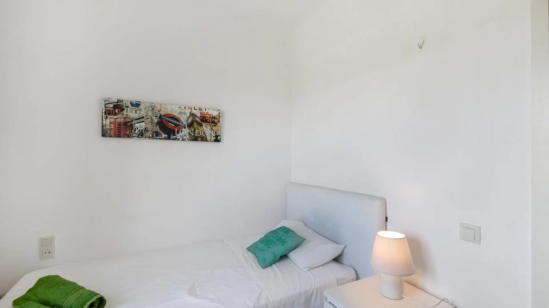 Oasis Apartment Sitges 0*,  Spain